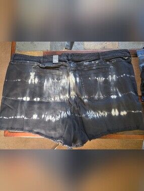 NWT Torrid Size 30 Mid Rise 5” Black Tie Dye Denim Shorts